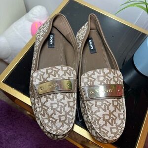 New📦📦DKNY Women's Brown Loafers